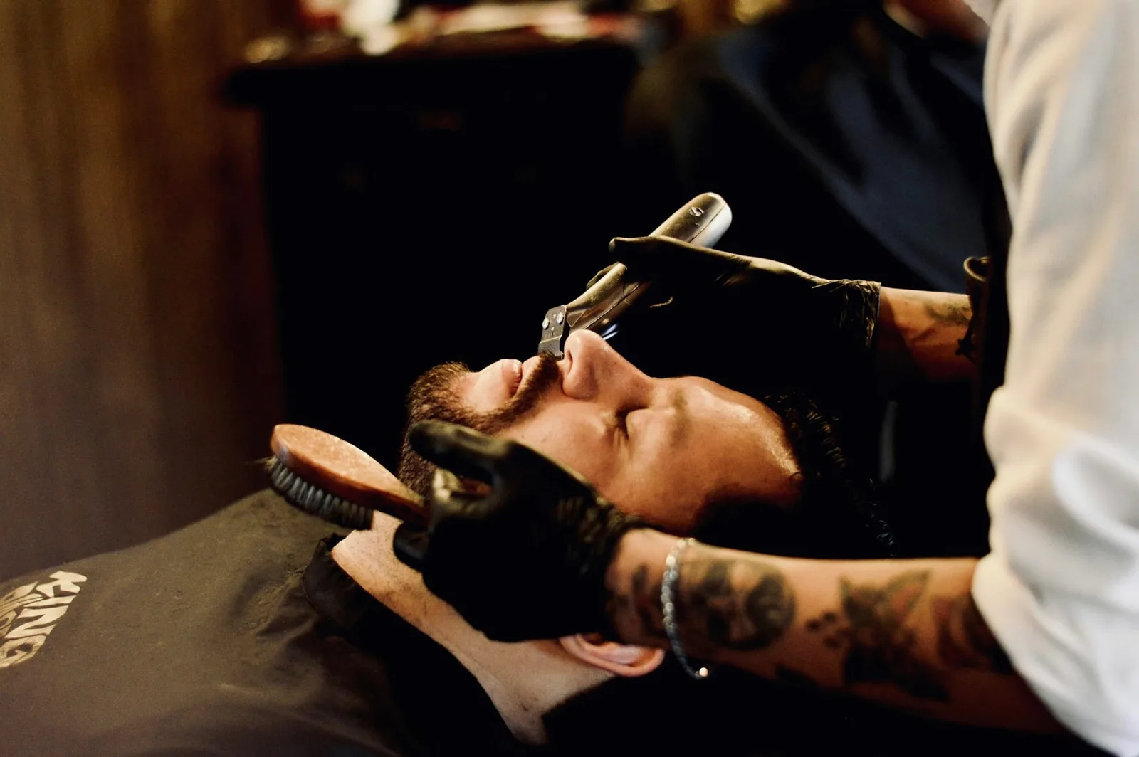 Barba perfilada con navaja