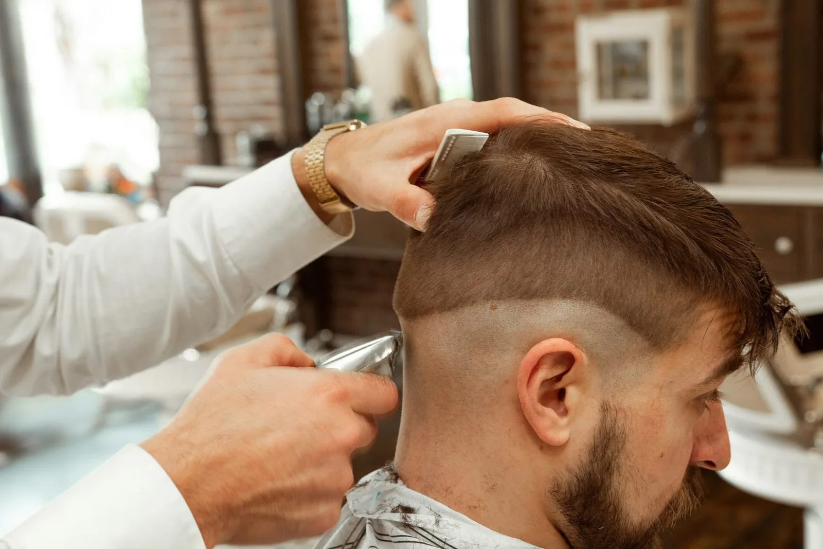 Corte con diseño de líneas